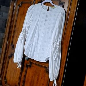 White puff sleeve blouse
